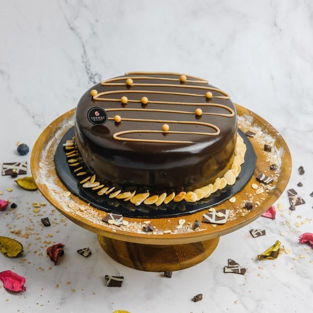 Picture of Salted Hazelnut Praline Cake (Whole)