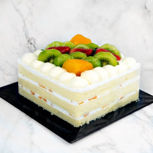 Picture of Chantilly Fresh Fruit Cake (Whole)