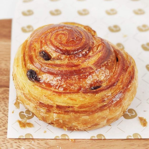Picture of Custard Raisin Roll