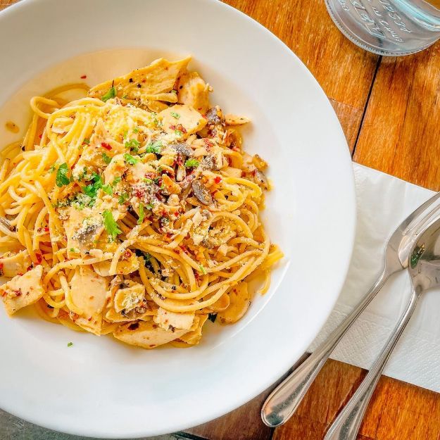 Picture of Spaghetti Aglio Olio with Grilled Chicken