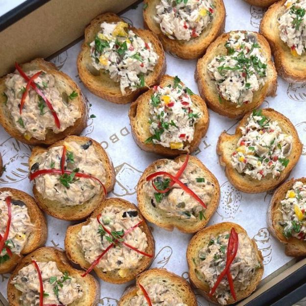 Picture of Chicken Roasted Sesame & Spicy Tuna Canape Catering Box