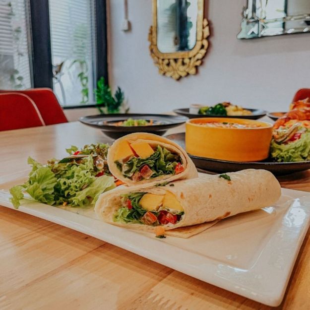 Picture of Avocado Salsa Wrap (V)